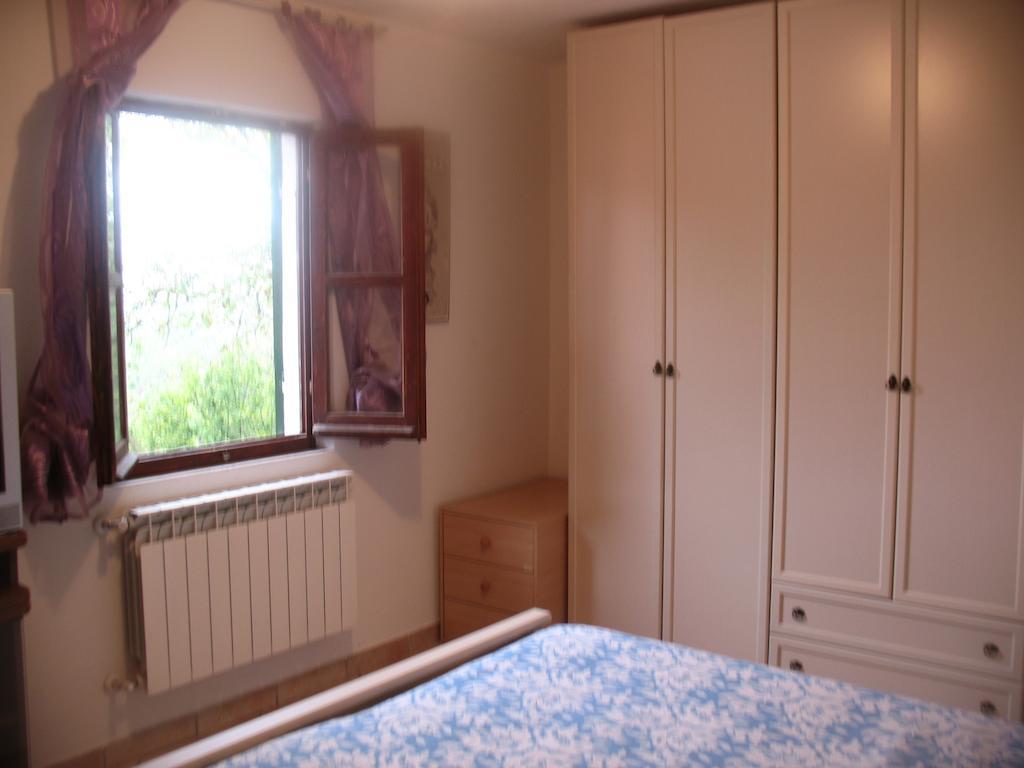 Casa Vacanze L'Agrifoglio Bed and Breakfast Magliolo Δωμάτιο φωτογραφία