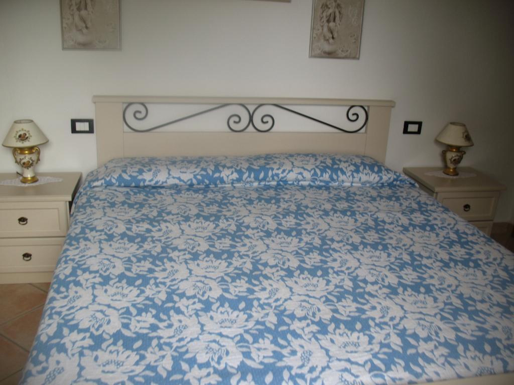 Casa Vacanze L'Agrifoglio Bed and Breakfast Magliolo Δωμάτιο φωτογραφία